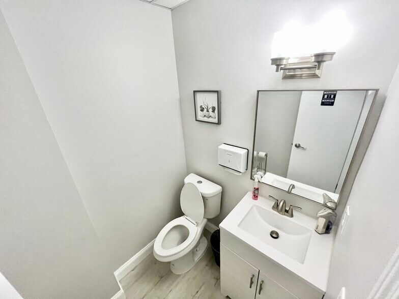 More Photos Of 2650 Bahia Vista St, Sarasota Medical For Sale