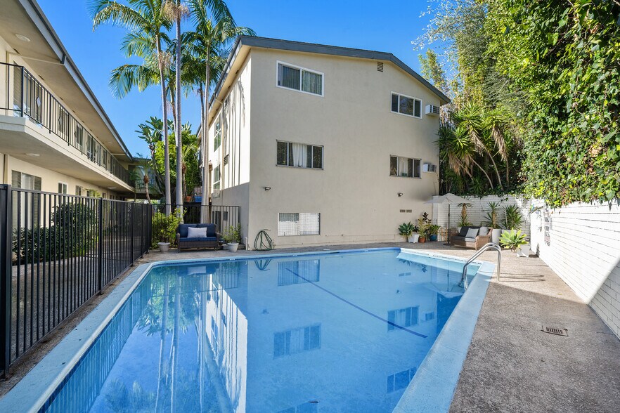 More Photos Of 3410 Club Dr, Los Angeles Apartments For Sale