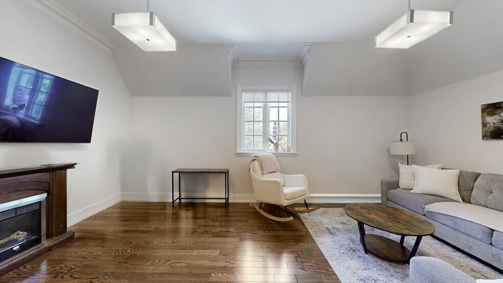 More Photos Of 42 Somerville St, Whitchurch-Stouffville Specialty For Sale