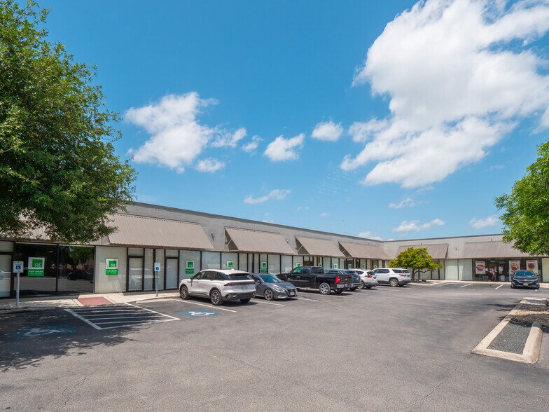 More Photos Of 900 Bugg Ln, San Marcos Storefront For Lease