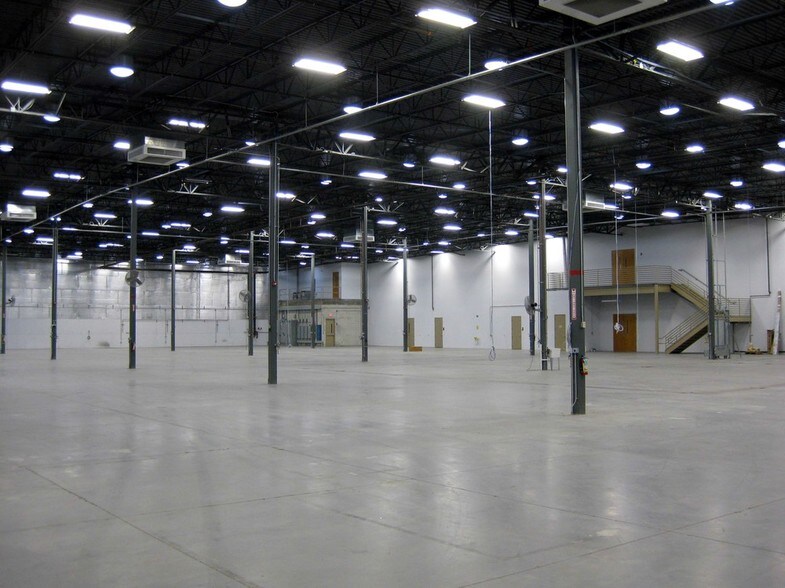 More Photos Of 2906 Corporate Way, Palmetto Manufacturing For Lease