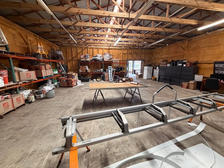 More Photos Of 301 Charlie Griffin Rd, Plant City Flex For Lease