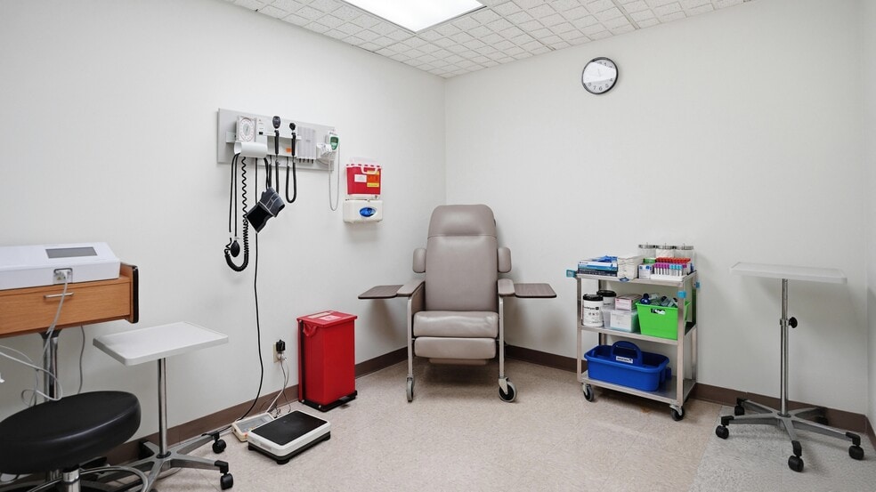 More Photos Of 123 Stewart Ave, Hicksville Medical For Sale