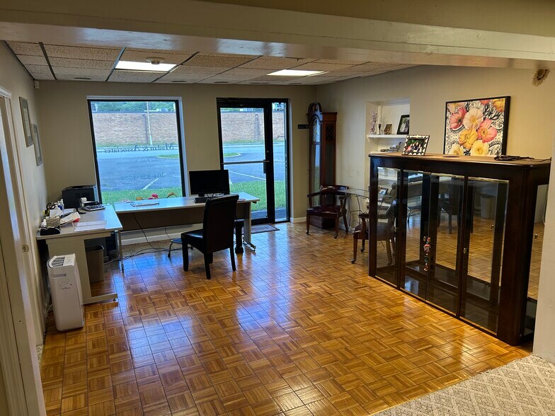 More Photos Of 5130 MacCorkle Ave SE, Charleston Office For Lease