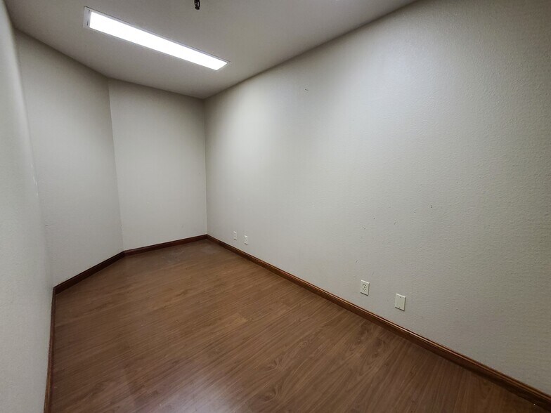 More Photos Of 430 N Canal St, South San Francisco Manufacturing For Sale