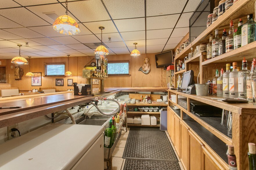 More Photos Of 96 Beach Rd, Salisbury Beach Storefront Retail Residential For Sale