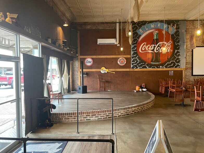 More Photos Of 200 Main St W, Hartselle Restaurant For Sale