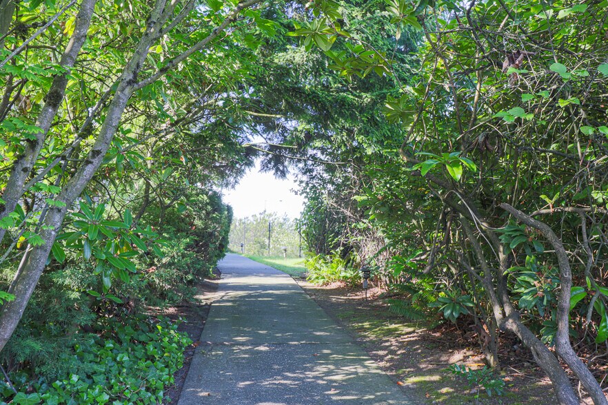 More Photos Of 2265 116th Ave NE, Bellevue Office For Lease