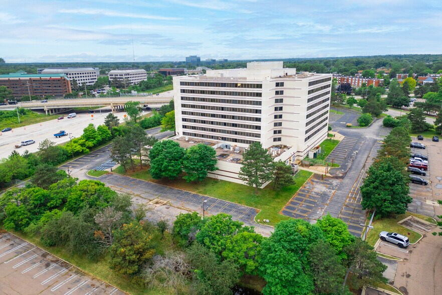 More Photos Of 28100 Franklin Rd, Southfield Hotel For Sale