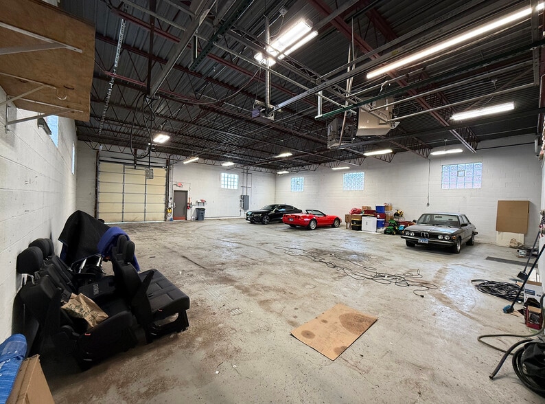 More Photos Of 450 Bennett Rd, Elk Grove Village Industrial For Sale
