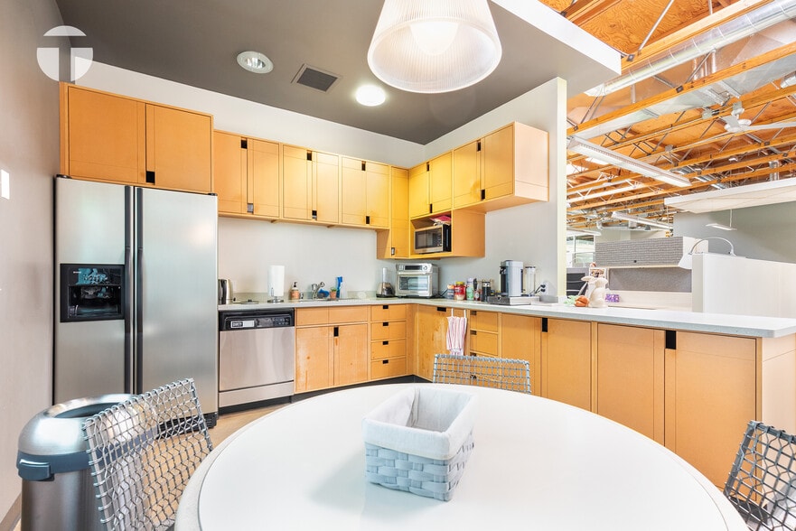 More Photos Of 109 Scripps Dr, Sacramento Office For Sale