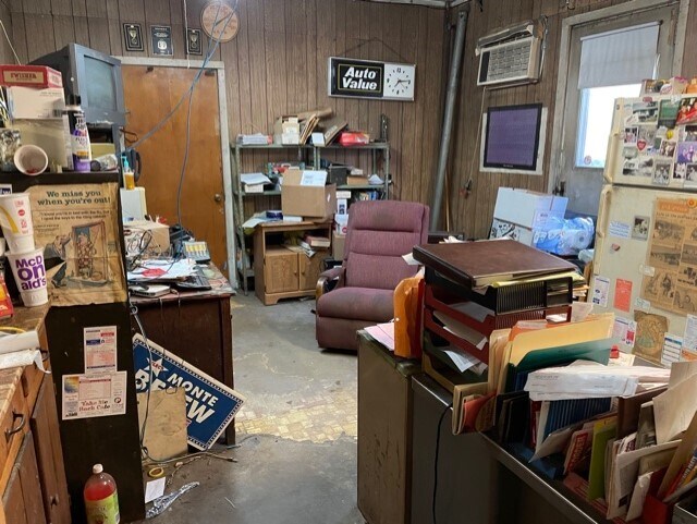 More Photos Of 1510 Pioneer Rd, Henry Auto Repair For Sale