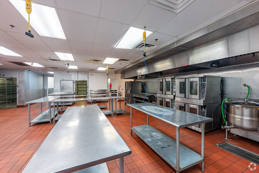 More Photos Of 5321 Cameron St, Las Vegas General Retail For Lease