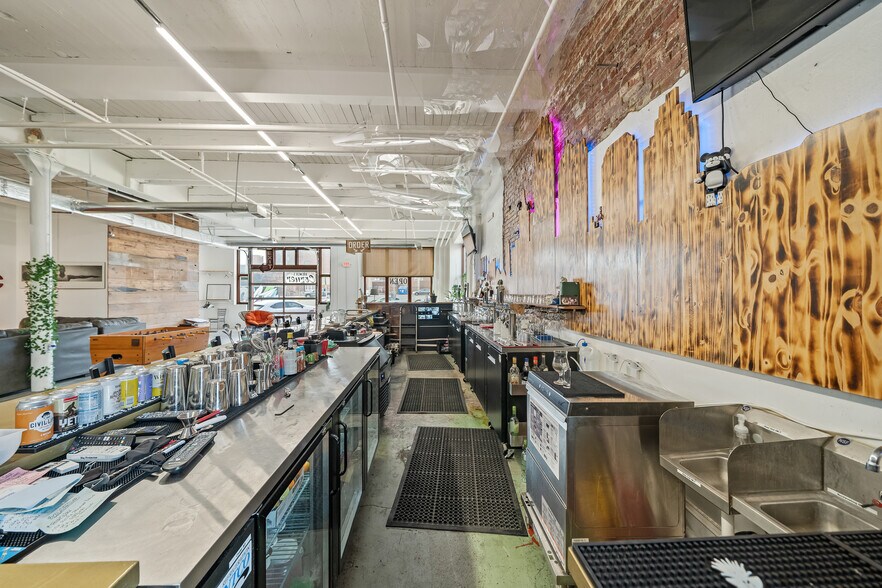 More Photos Of 3107-3111 Gillham Rd, Kansas City Storefront Retail Office For Sale