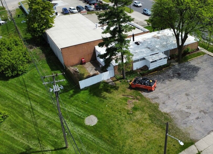 More Photos Of 26684 Grand River Ave, Redford Veterinarian Kennel For Sale