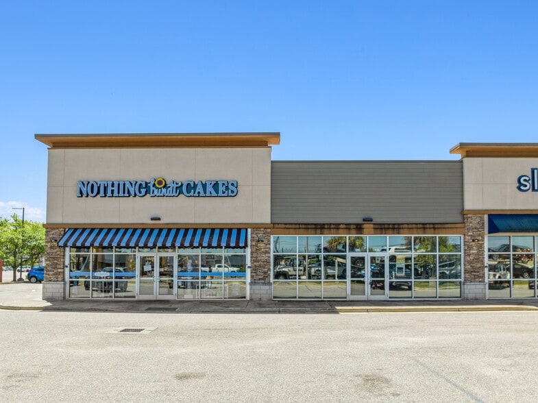 More Photos Of 3255 Airport Blvd, Mobile Storefront For Lease