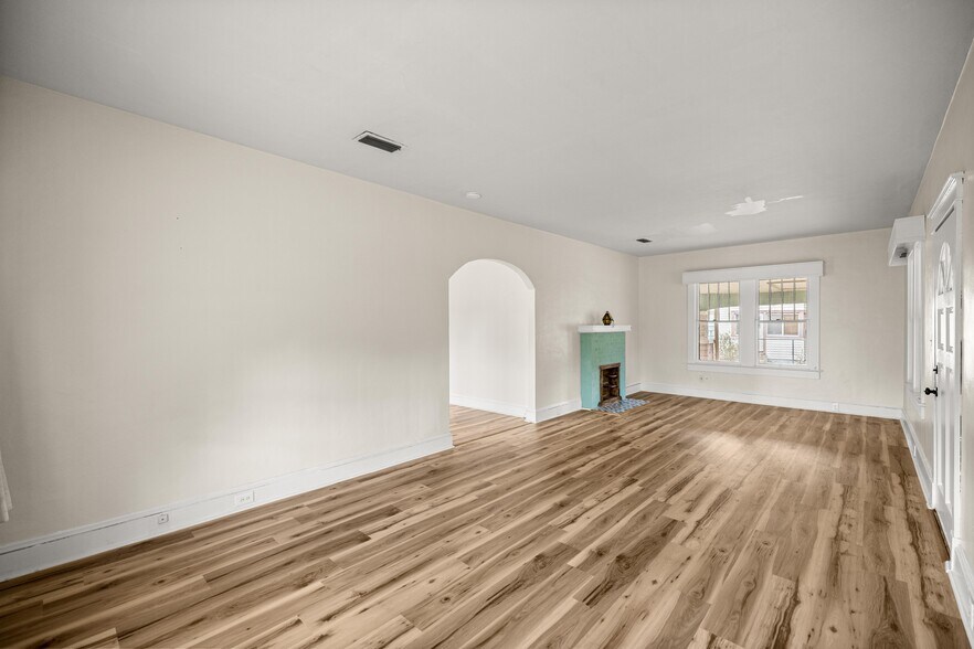 More Photos Of 7018 SE 222nd St, Hawthorne Flex For Sale