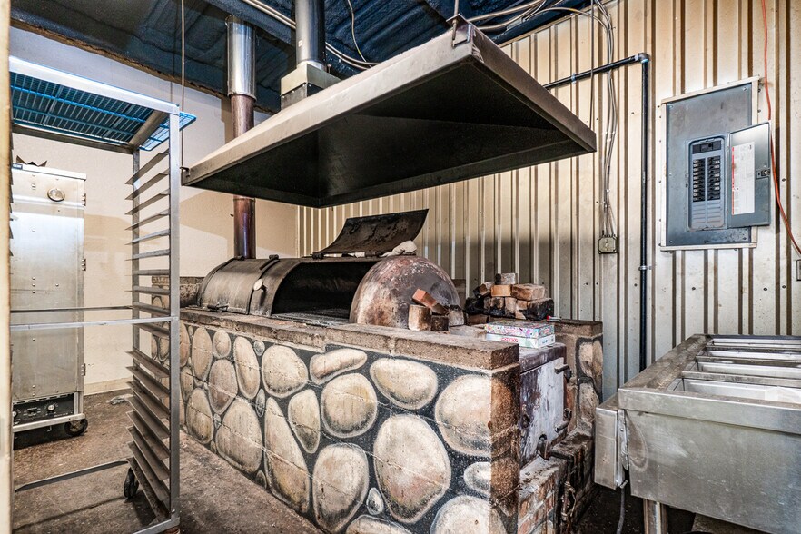 More Photos Of 201 E Service Rd, Tulia Restaurant For Lease