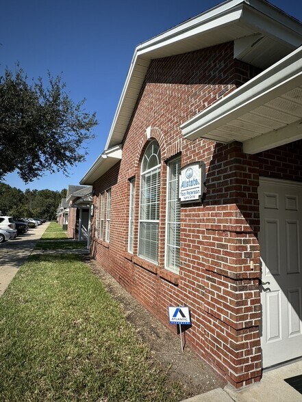 More Photos Of 11555 Central Pky, Jacksonville Office For Sale