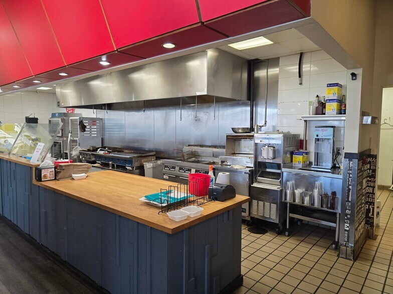 More Photos Of 2706 S Cabela's Pky, Gonzales Restaurant For Lease