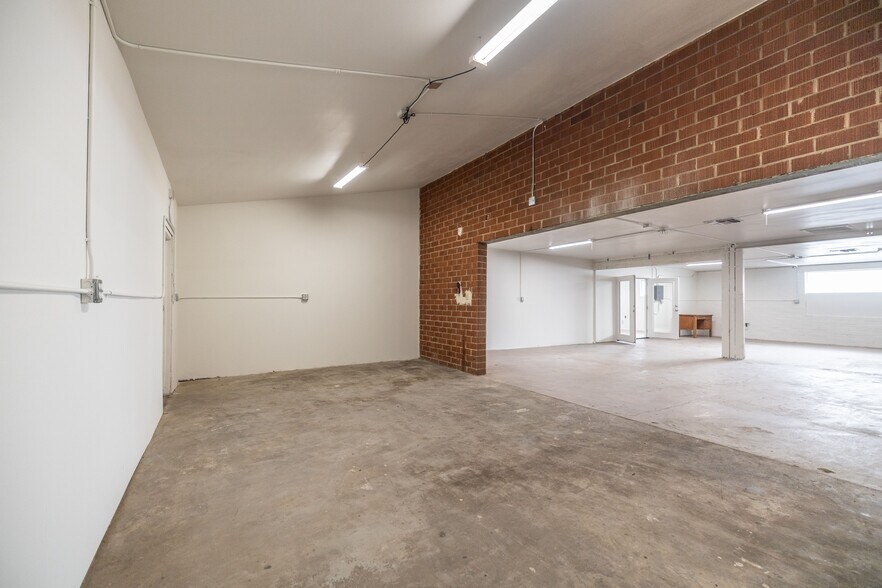 More Photos Of 2423 W Campbell Ave, Phoenix Warehouse For Sale