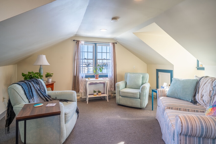 More Photos Of 47 Water St, Mystic Marina For Sale