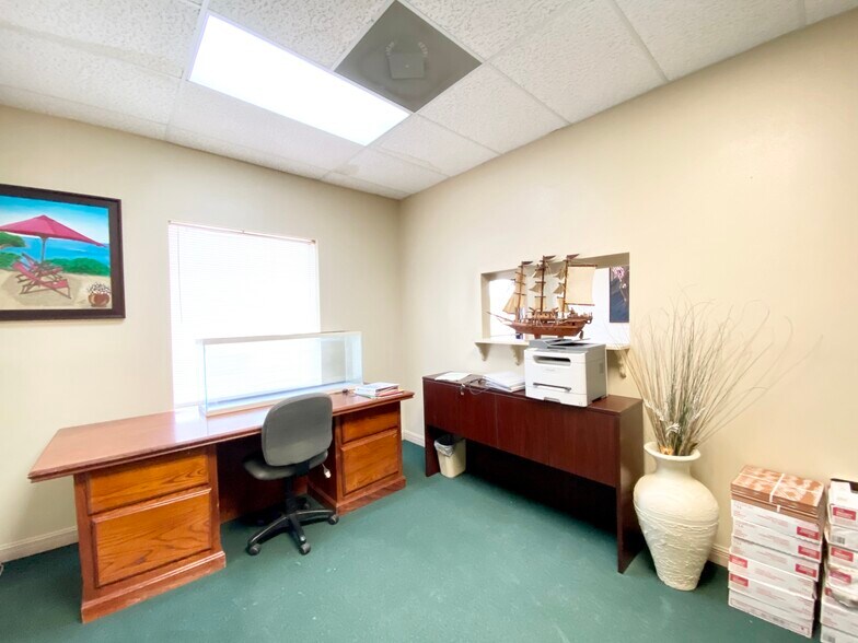 More Photos Of 3102 E Business 83, Weslaco Office For Lease