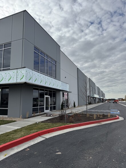 More Photos Of 235 Sugar St, Layton Industrial For Lease