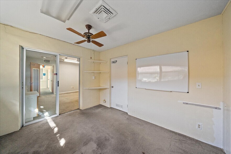 More Photos Of 4242 McIntosh Ln, Sarasota Storefront Retail Office For Sale