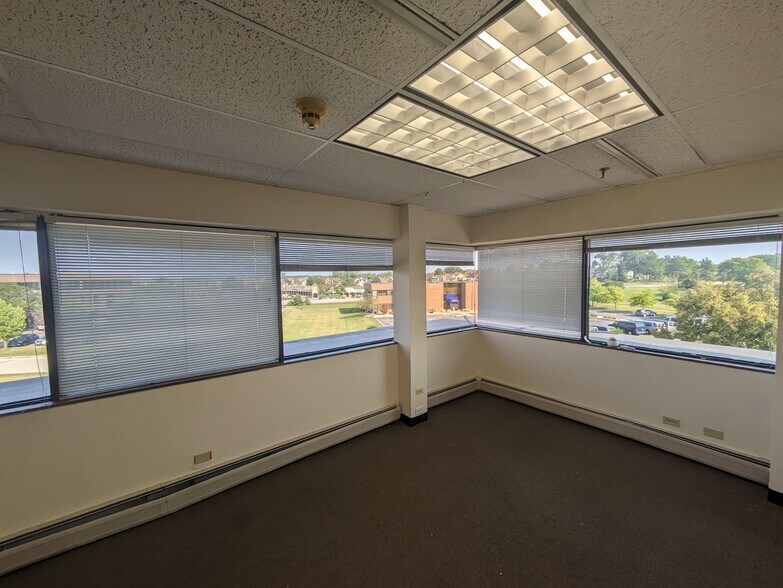 More Photos Of 20280 Governors Dr, Olympia Fields Unknown For Lease