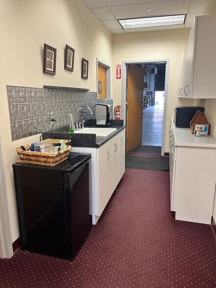 More Photos Of 300 Corporate Dr, Blauvelt Office For Lease