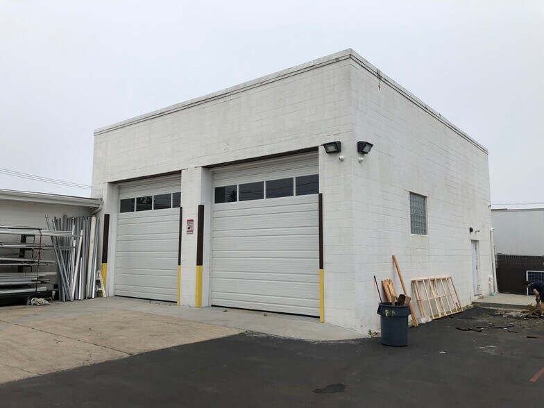 More Photos Of 1000 Fulton St, Farmingdale Warehouse For Sale