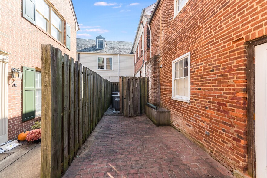 More Photos Of 1011 Charles St, Fredericksburg Loft Creative Space For Lease