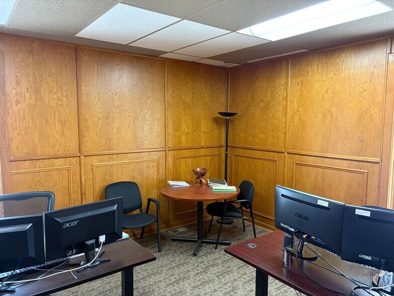 More Photos Of 428 W Shoshone St, Pasco Office For Sale
