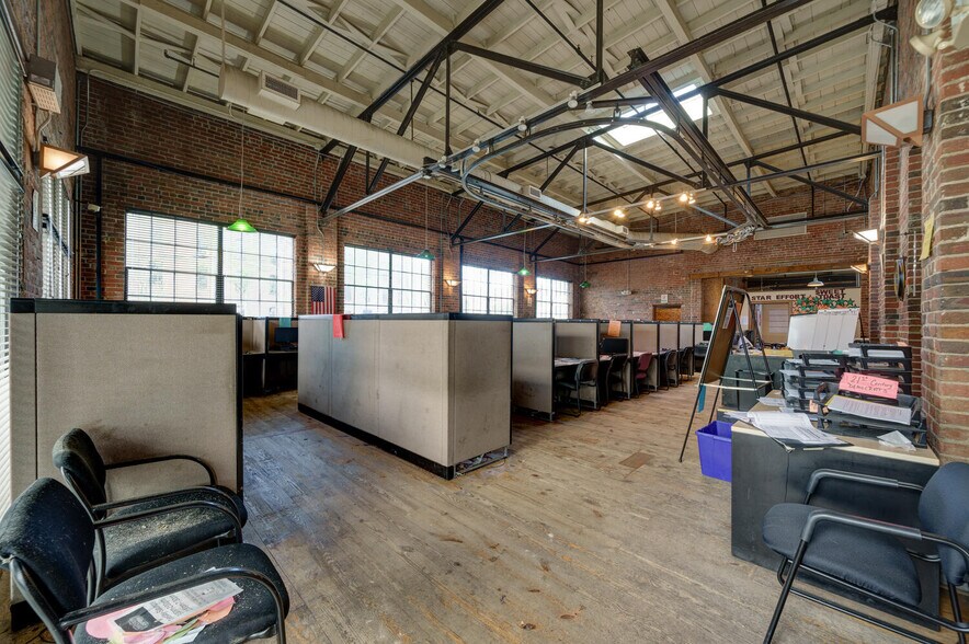 More Photos Of 501 Washington St, Durham Storefront Retail Office For Lease