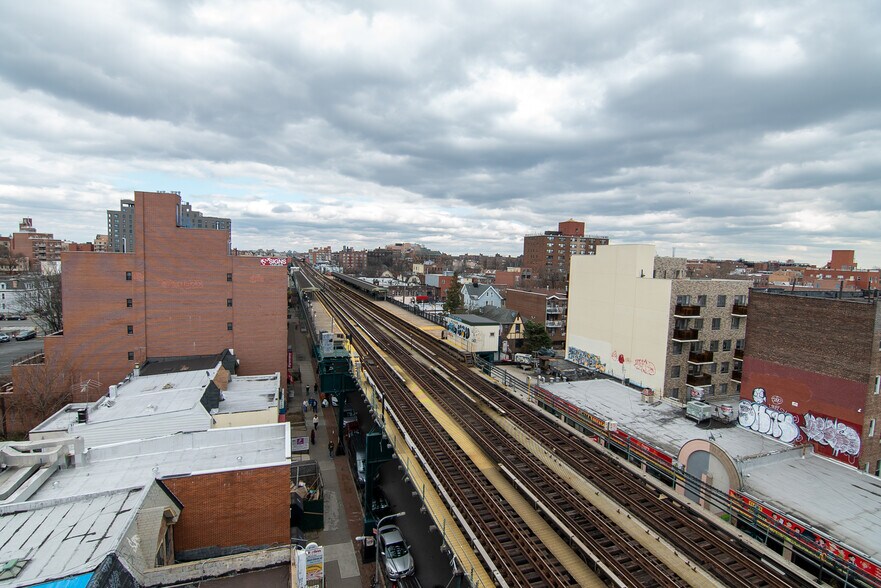 More Photos Of 6527 Roosevelt Ave, Woodside Apartments For Sale