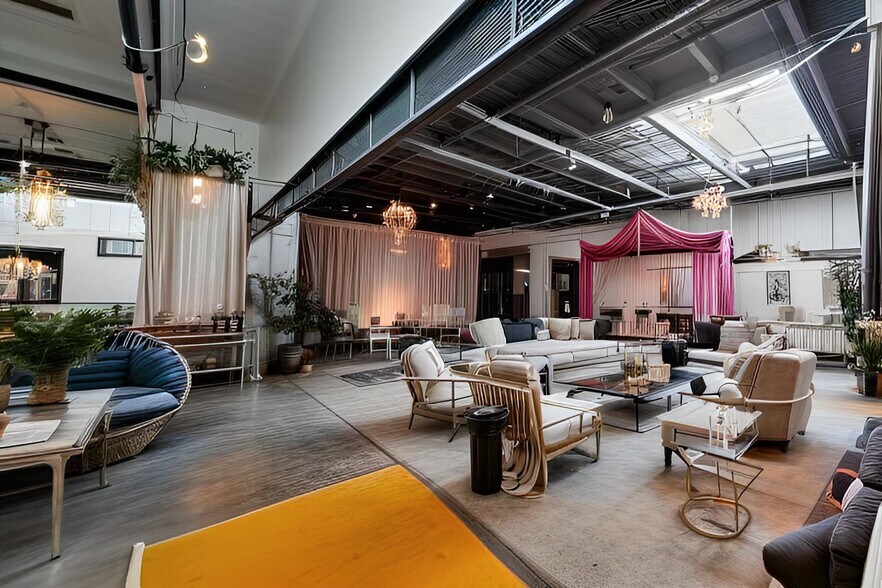 More Photos Of 942 Grand St, Brooklyn Warehouse For Lease