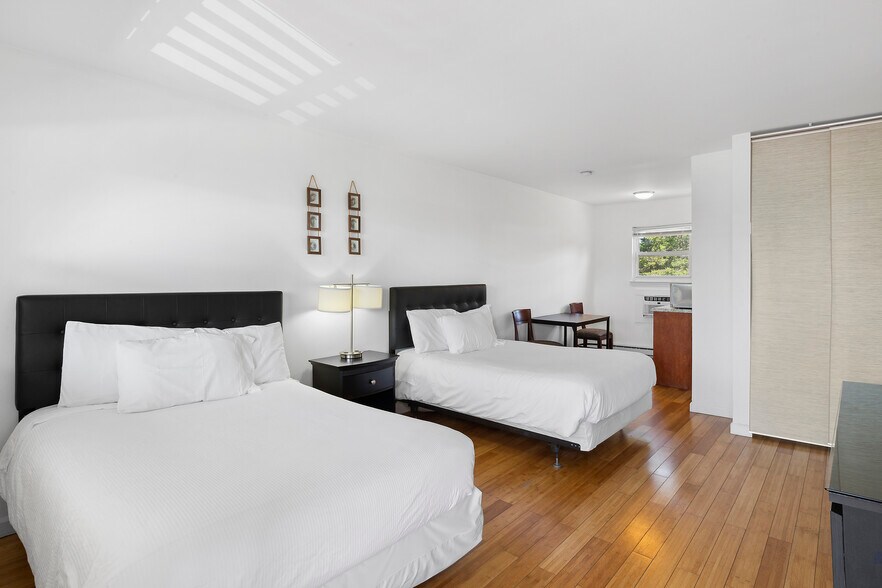 More Photos Of 72 Foster Ave, Hampton Bays Hotel For Sale