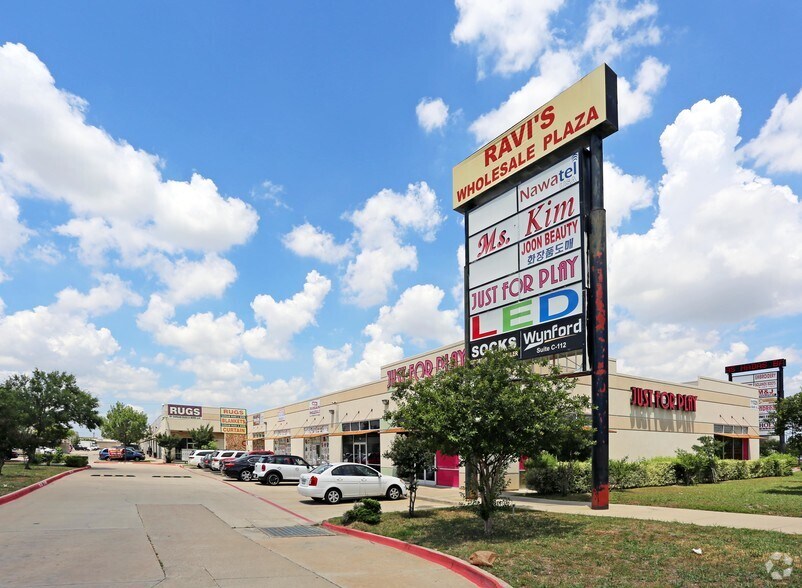 More Photos Of 11029 Harry Hines Blvd, Dallas Flex For Lease
