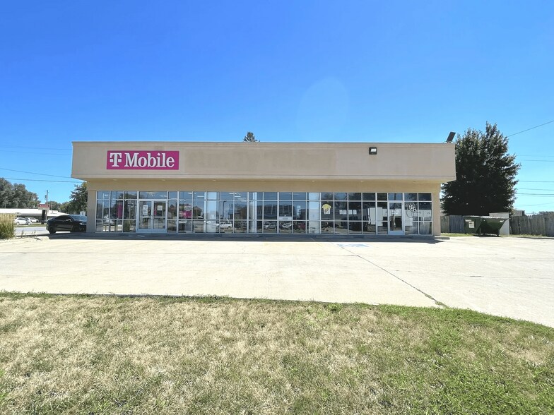 Primary Photo Of 812 A Ave, Oskaloosa General Retail For Lease