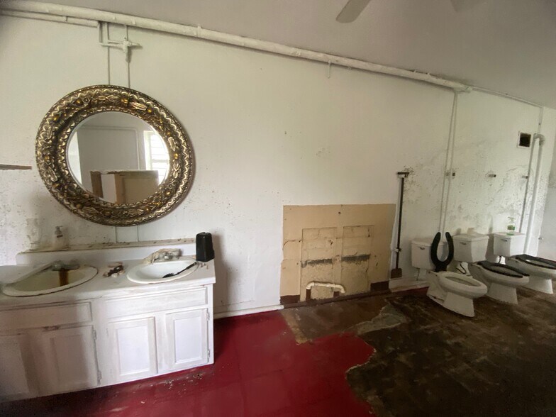 More Photos Of 450 McCorkle Ave, Burbank Schools For Sale