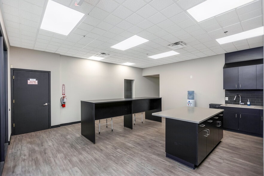 More Photos Of 808 Rhoads Ave, Columbus Warehouse For Lease
