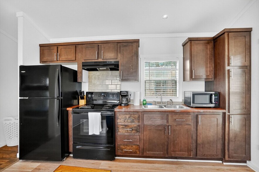 More Photos Of 4301 S County Road 1135, Midland Specialty For Sale