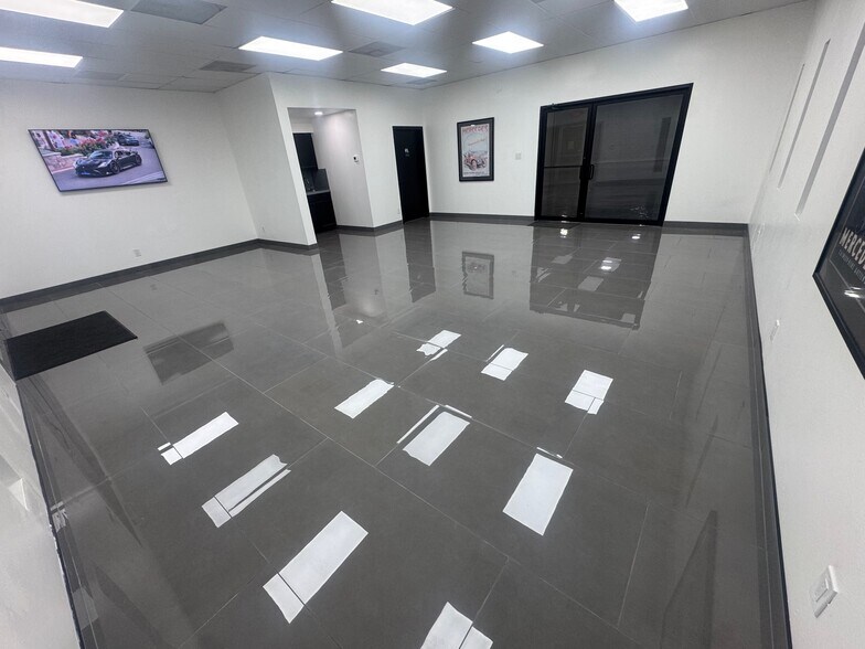 More Photos Of 5807 Star Ln, Houston Service For Lease