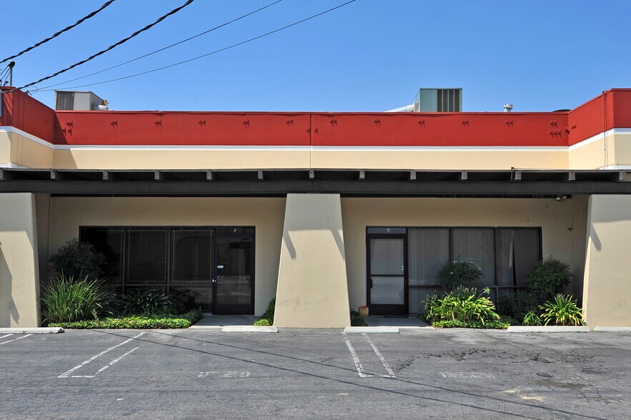 Primary Photo Of 21029 Itasca St, Chatsworth Warehouse For Lease