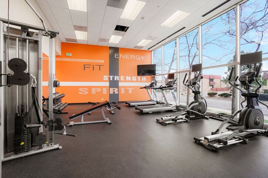 More Photos Of 501 S Cherry St, Denver Office For Sale