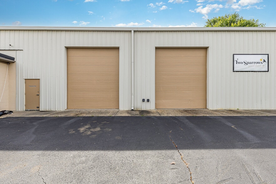 More Photos Of 100 Industrial Dr, Fredericksburg Showroom For Sale