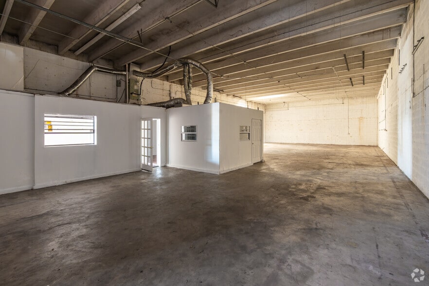 More Photos Of 4751-4797 NW 72nd Ave, Miami Warehouse For Lease