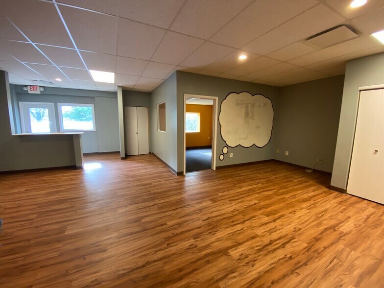 More Photos Of 300 Industrial Pky, Chagrin Falls Light Manufacturing For Lease