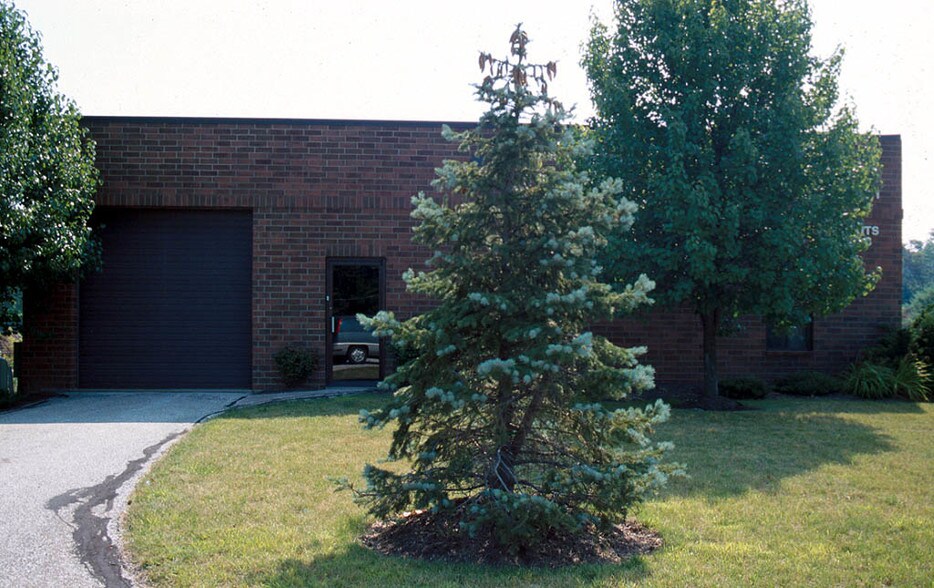 More Photos Of 7757 Auburn Rd, Painesville Distribution For Lease